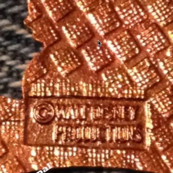 Donald Duck Charm ~ Diving ~ Swimming ~ 80's Walt Disney Productions - Picture 3 of 3